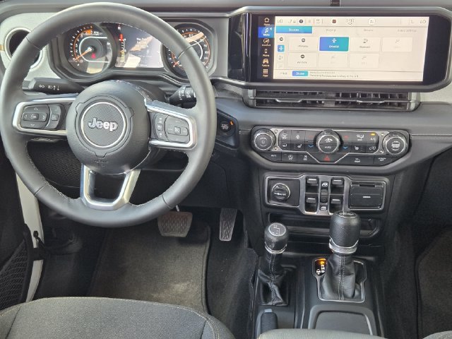 Used 2026 Jeep Wrangler Unlimited Sahara AWD/4WD image 35