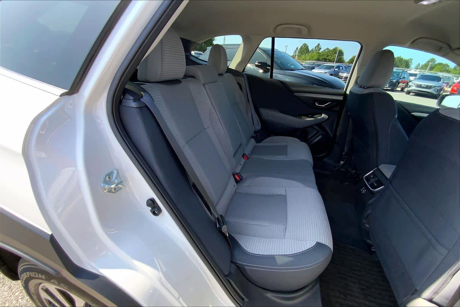 Used 2024 Subaru Outback Premium AWD/4WD image 19