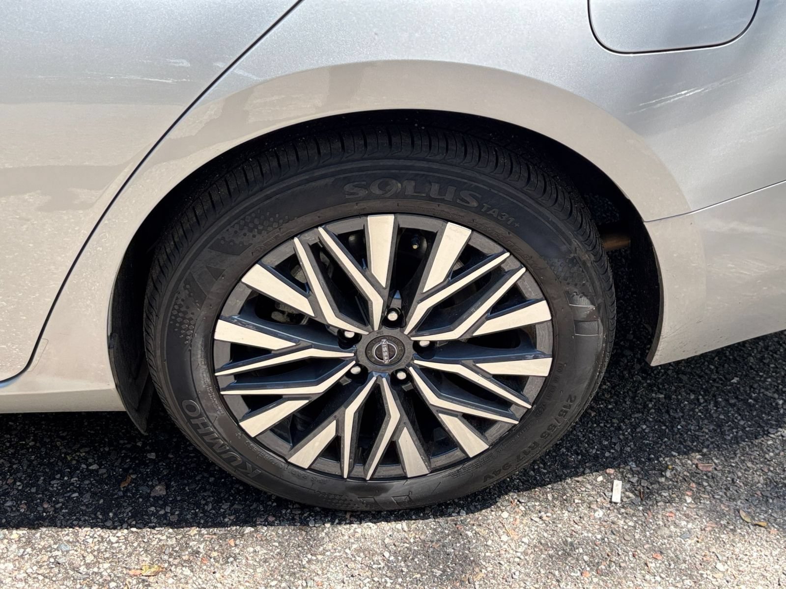 Used 2025 Nissan Altima 2.5 SV FWD image 30