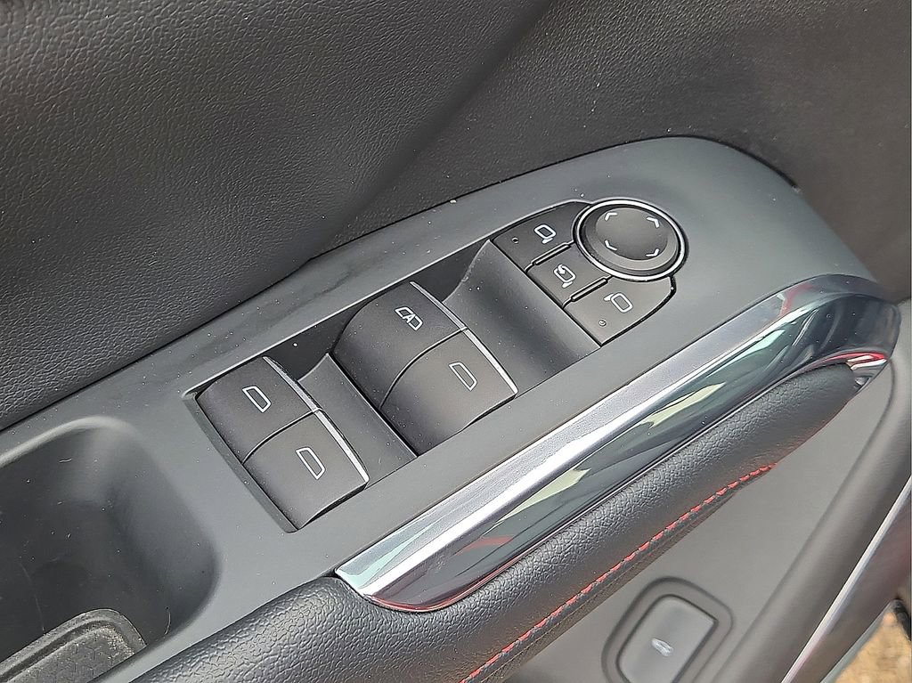 Used 2025 Chevrolet Traverse RS image 23