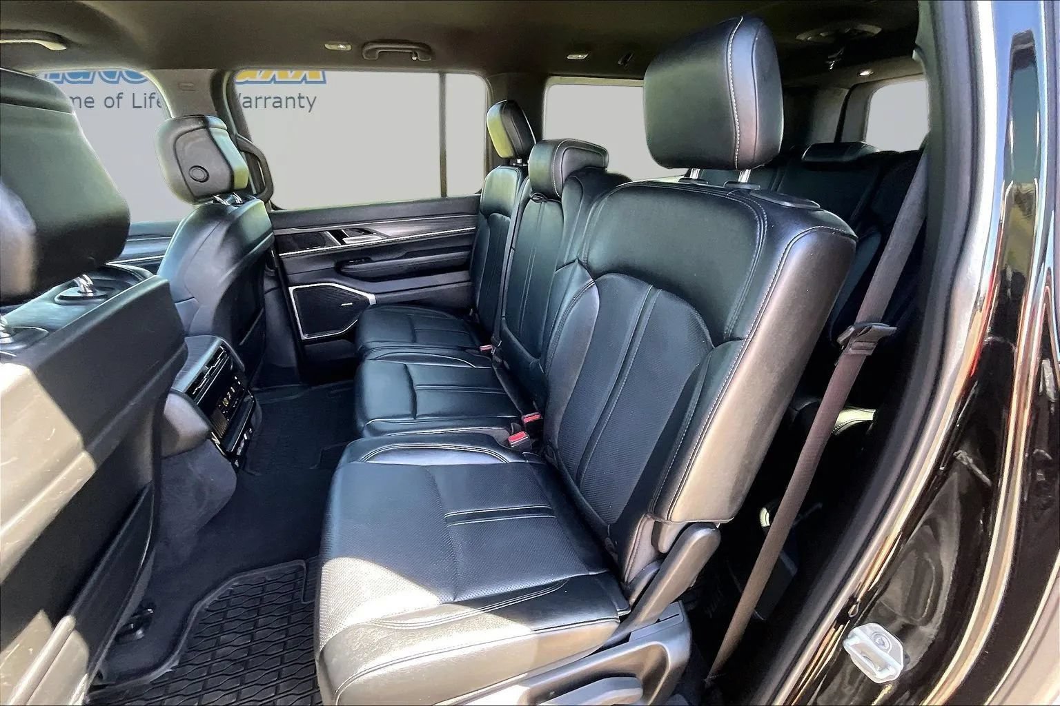Used 2024 Jeep Wagoneer L Series II w/ Flexible Seating Group AWD/4WD image 27