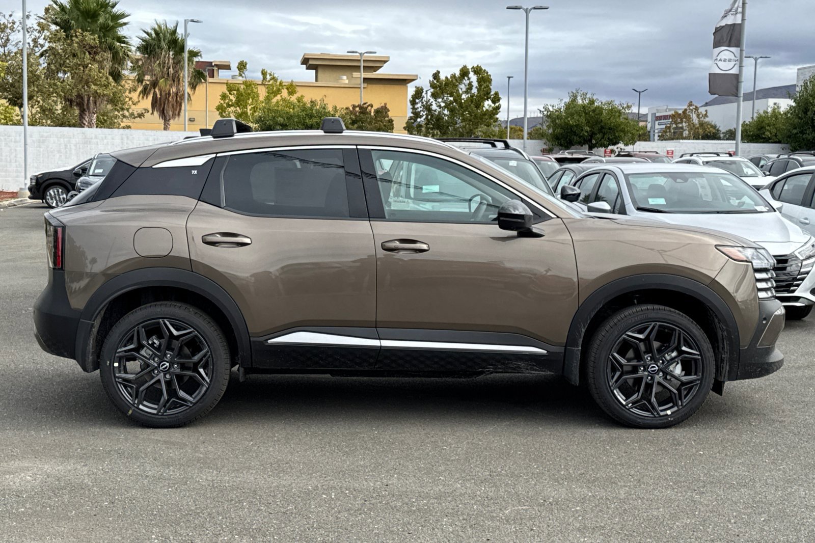 New 2026 Nissan Kicks SR image 3