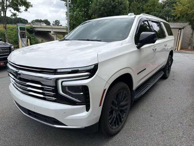 Used 2025 Chevrolet Suburban Premier AWD/4WD image 4