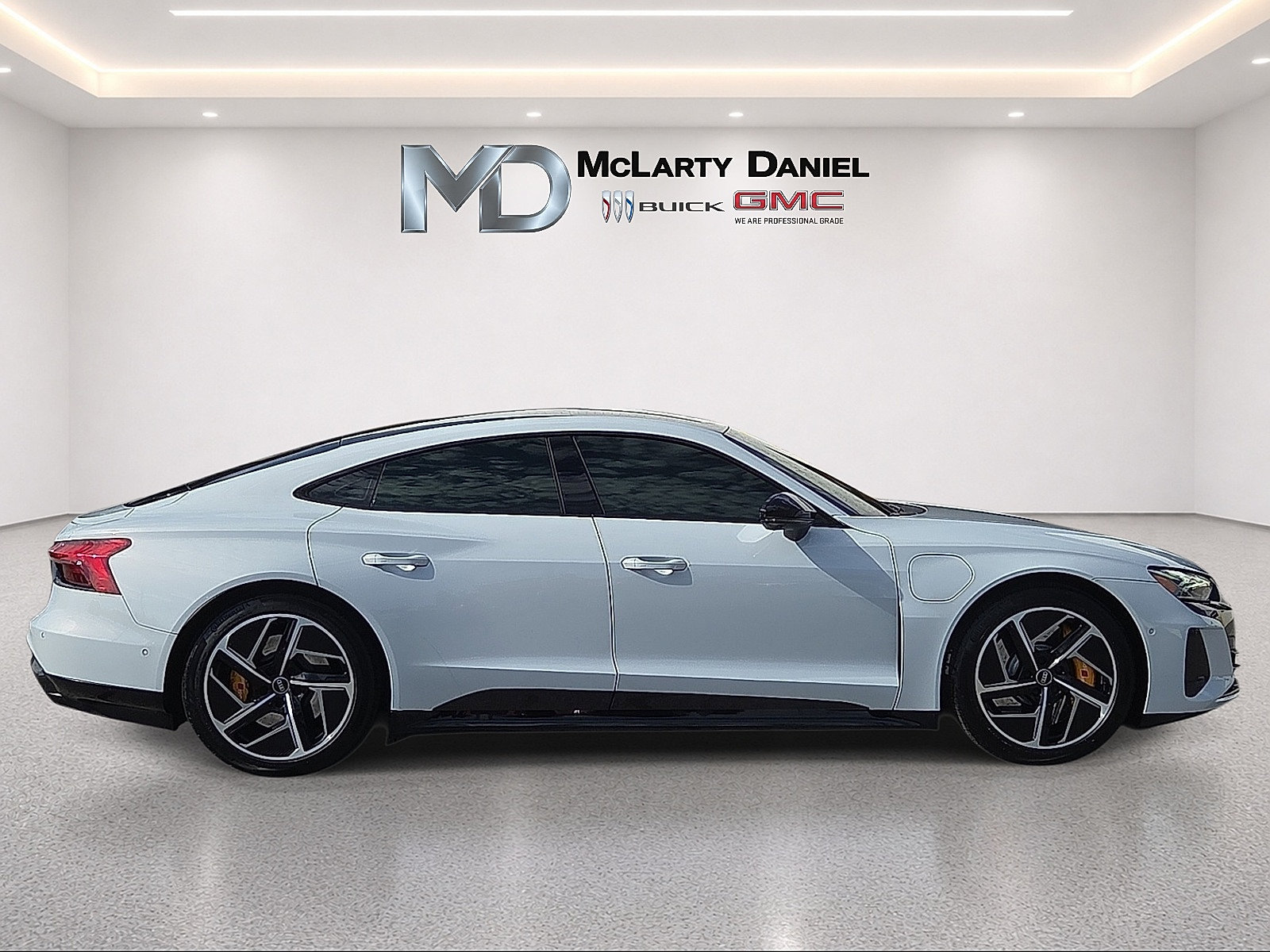 Used 2023 Audi RS e-tron GT w/ Carbon Performance Package AWD/4WD image 15