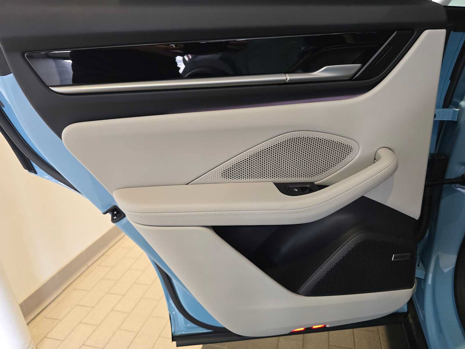 Used 2025 Porsche Macan Electric RWD image 15