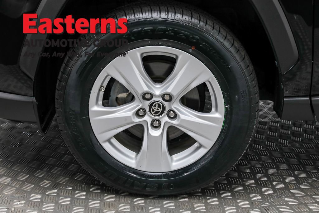 Used 2021 Toyota RAV4 LE image 31