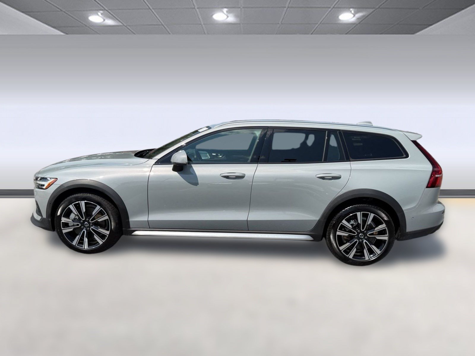 Used 2025 Volvo V60 B5 Cross Country Ultra AWD/4WD image 2