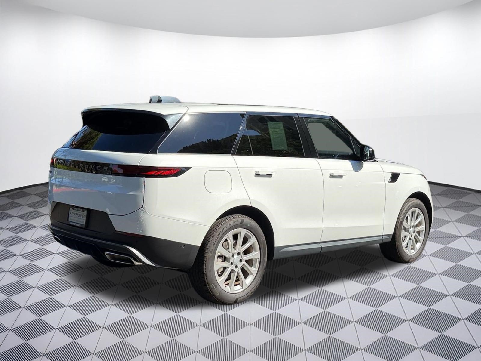 Used 2025 Land Rover Range Rover Sport SE AWD/4WD image 9