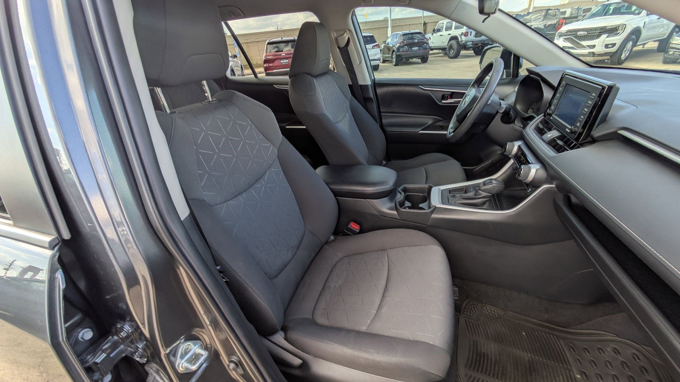 Used 2021 Toyota RAV4 XLE image 30