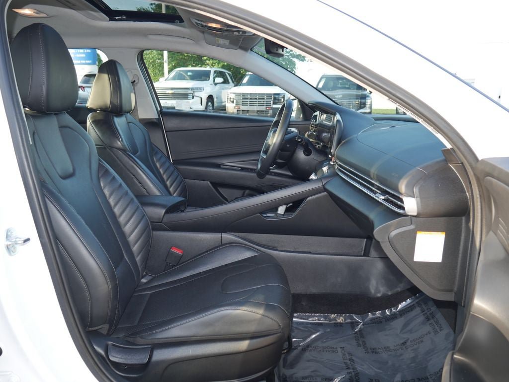 Used 2025 Hyundai Elantra Limited FWD image 21