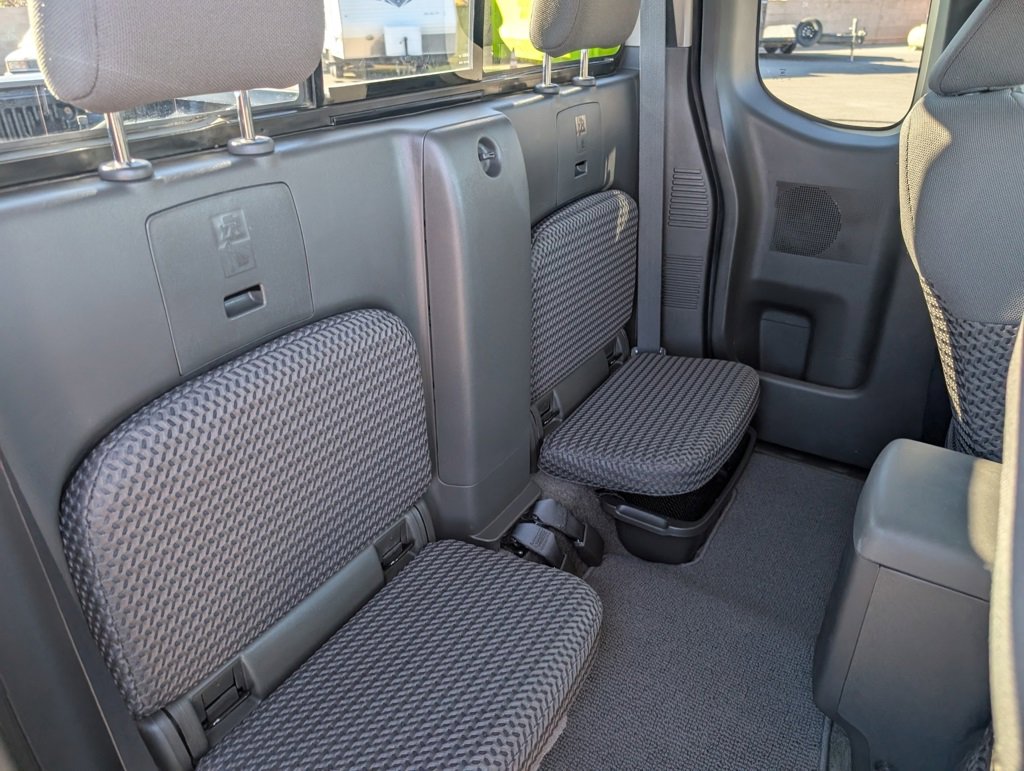 Used 2015 Nissan Frontier SV image 13