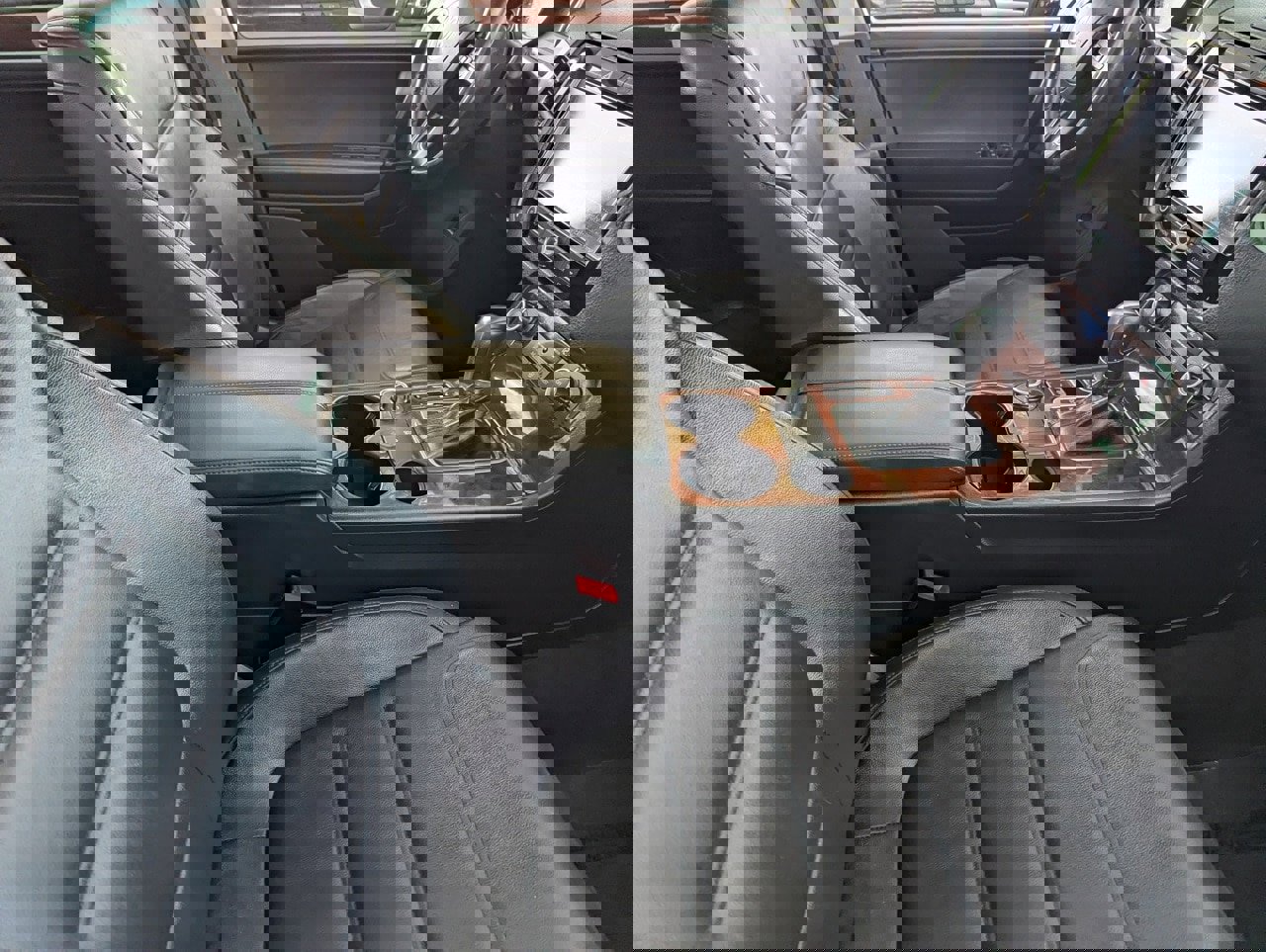 Used 2014 Volkswagen Touareg TDI image 12