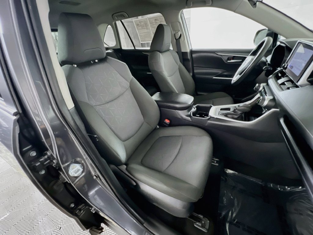 Used 2025 Toyota RAV4 XLE FWD image 28