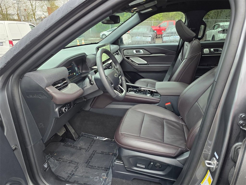 Used 2025 Ford Explorer Platinum image 21