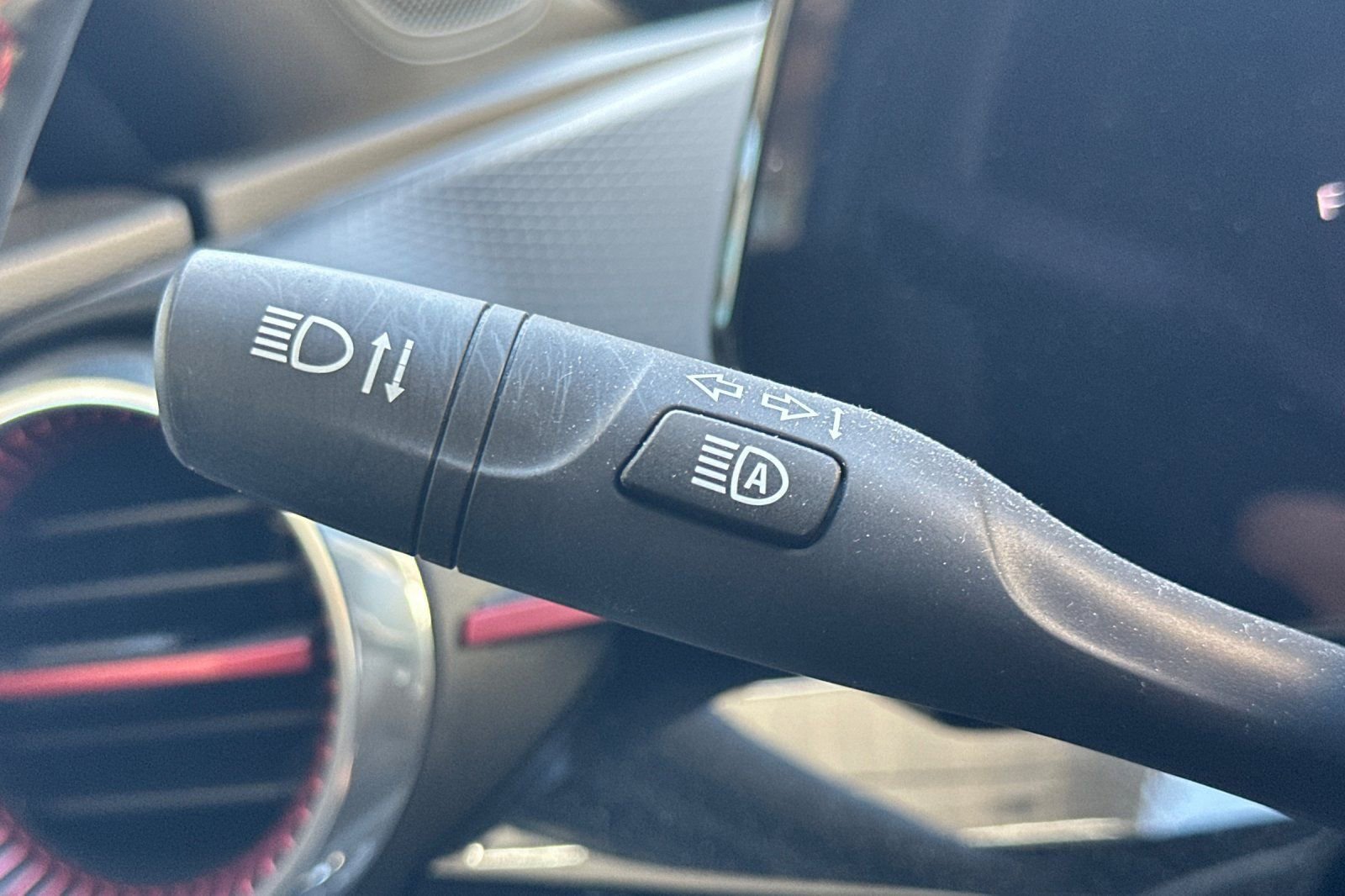 Used 2025 Chevrolet Trax RS w/ Sunroof Package image 34