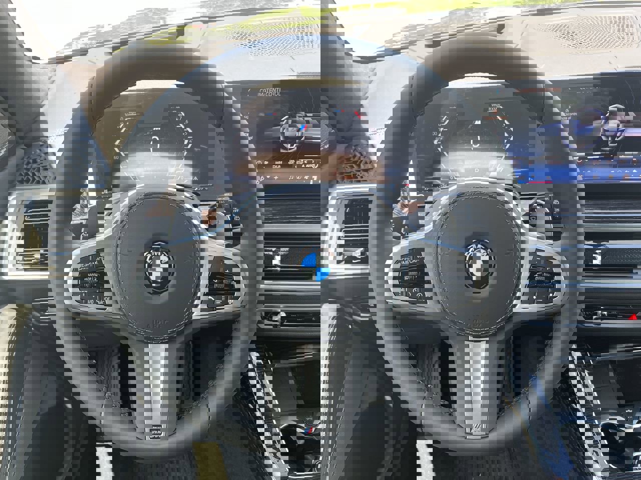 Used 2026 BMW X7 xDrive40i w/ M Sport Package image 21