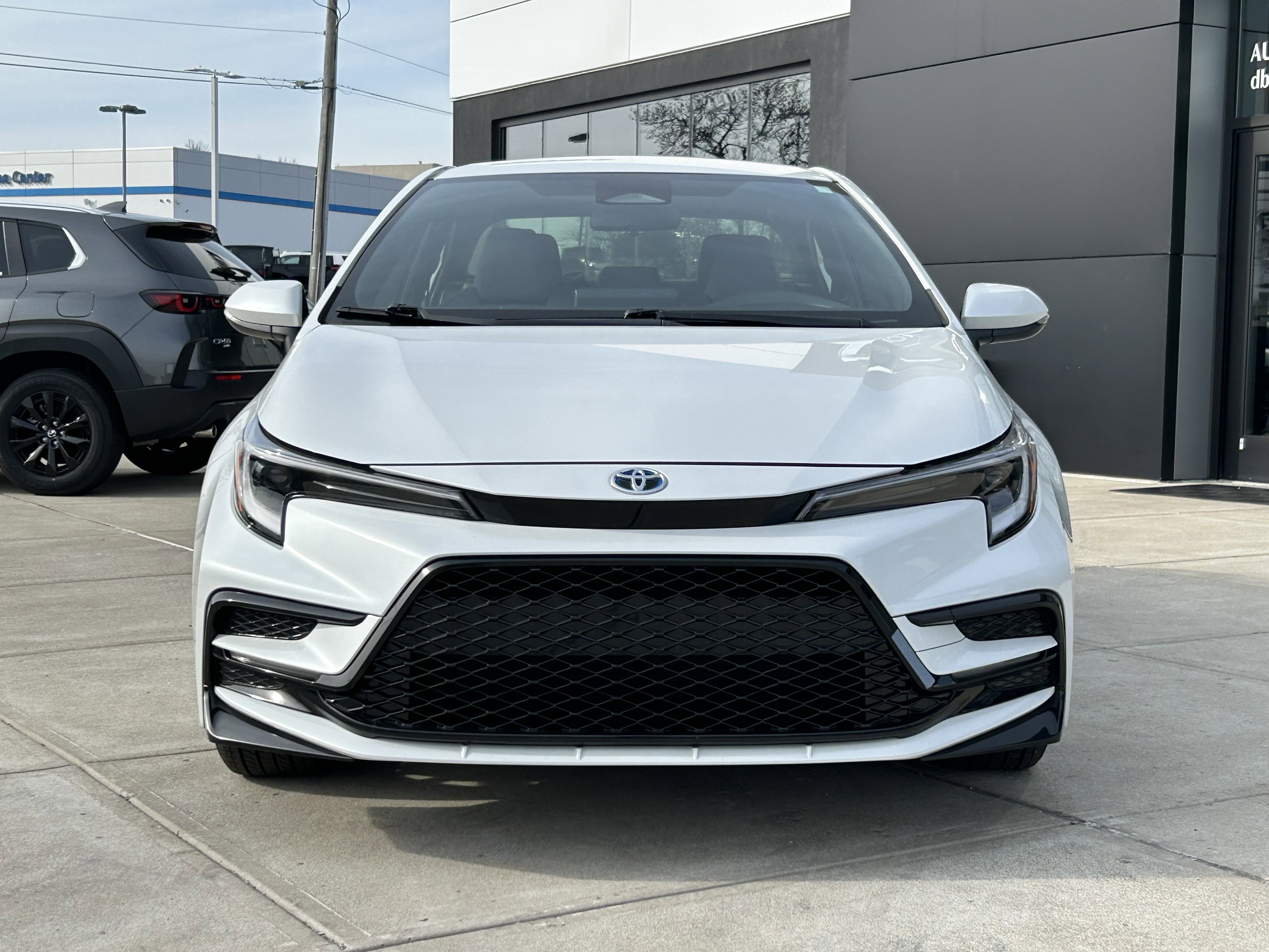 Used 2024 Toyota Corolla SE image 2