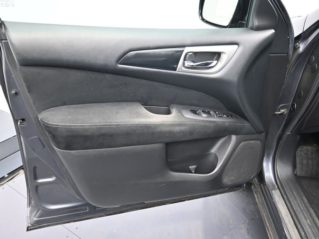 Used 2013 Nissan Pathfinder S image 9