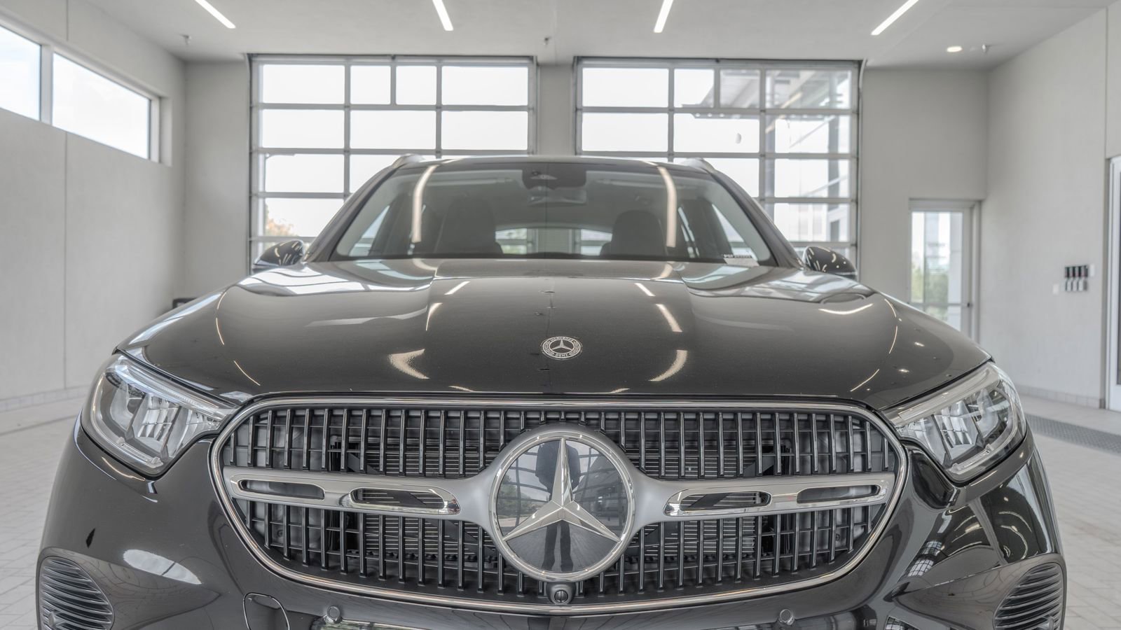Used 2025 Mercedes-Benz GLC 350e 4MATIC image 23