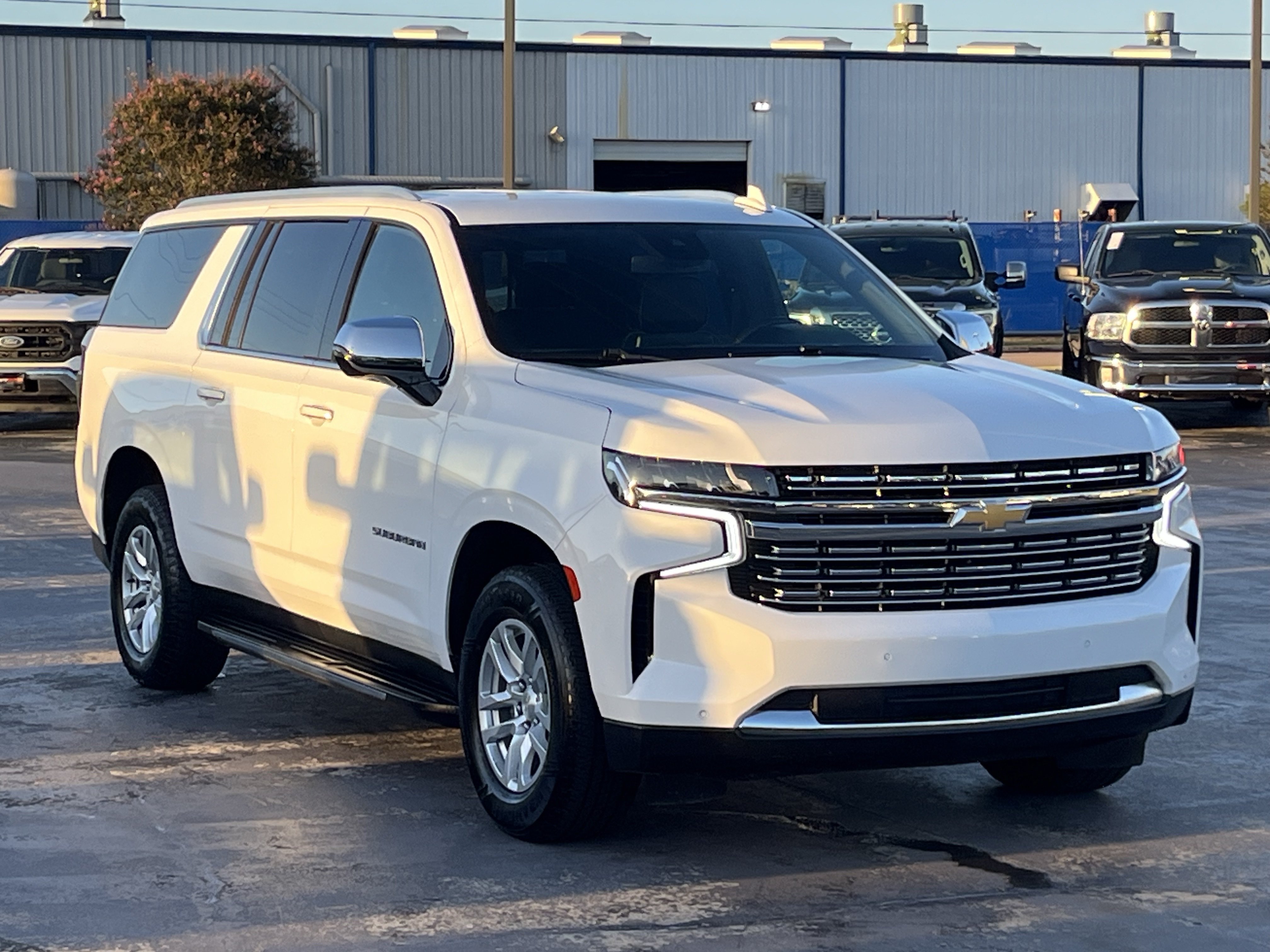 Used 2023 Chevrolet Suburban Premier RWD image 5