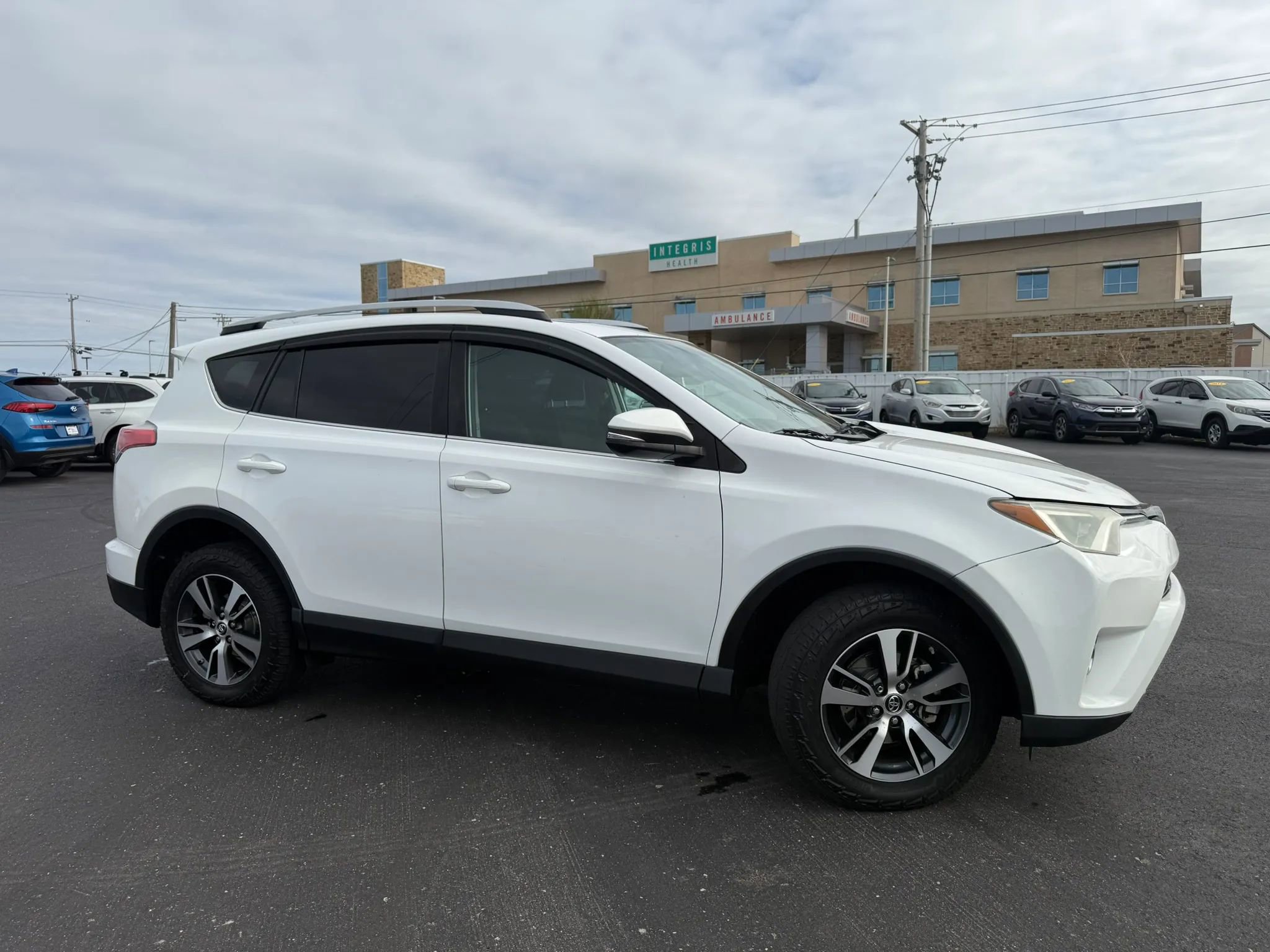 Used 2016 Toyota RAV4 XLE AWD/4WD image 2