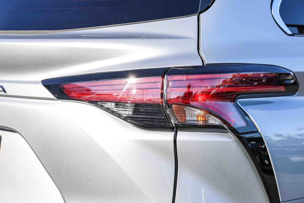 Certified 2024 Toyota Sienna Platinum AWD/4WD image 27