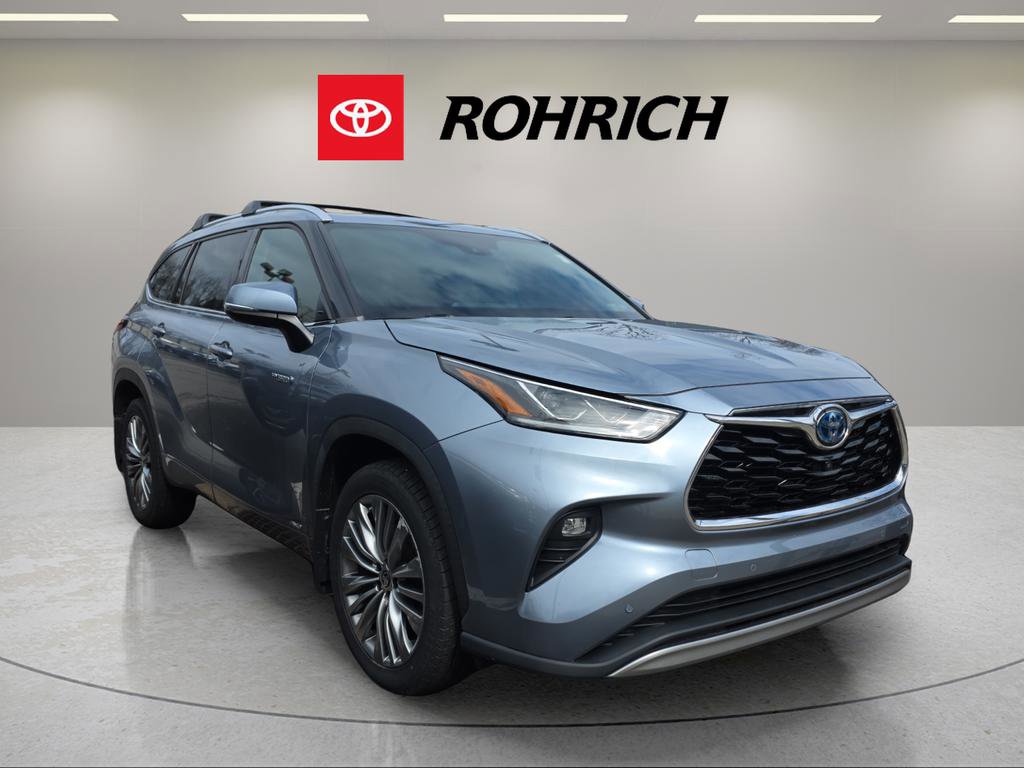 Used 2020 Toyota Highlander Platinum image 2