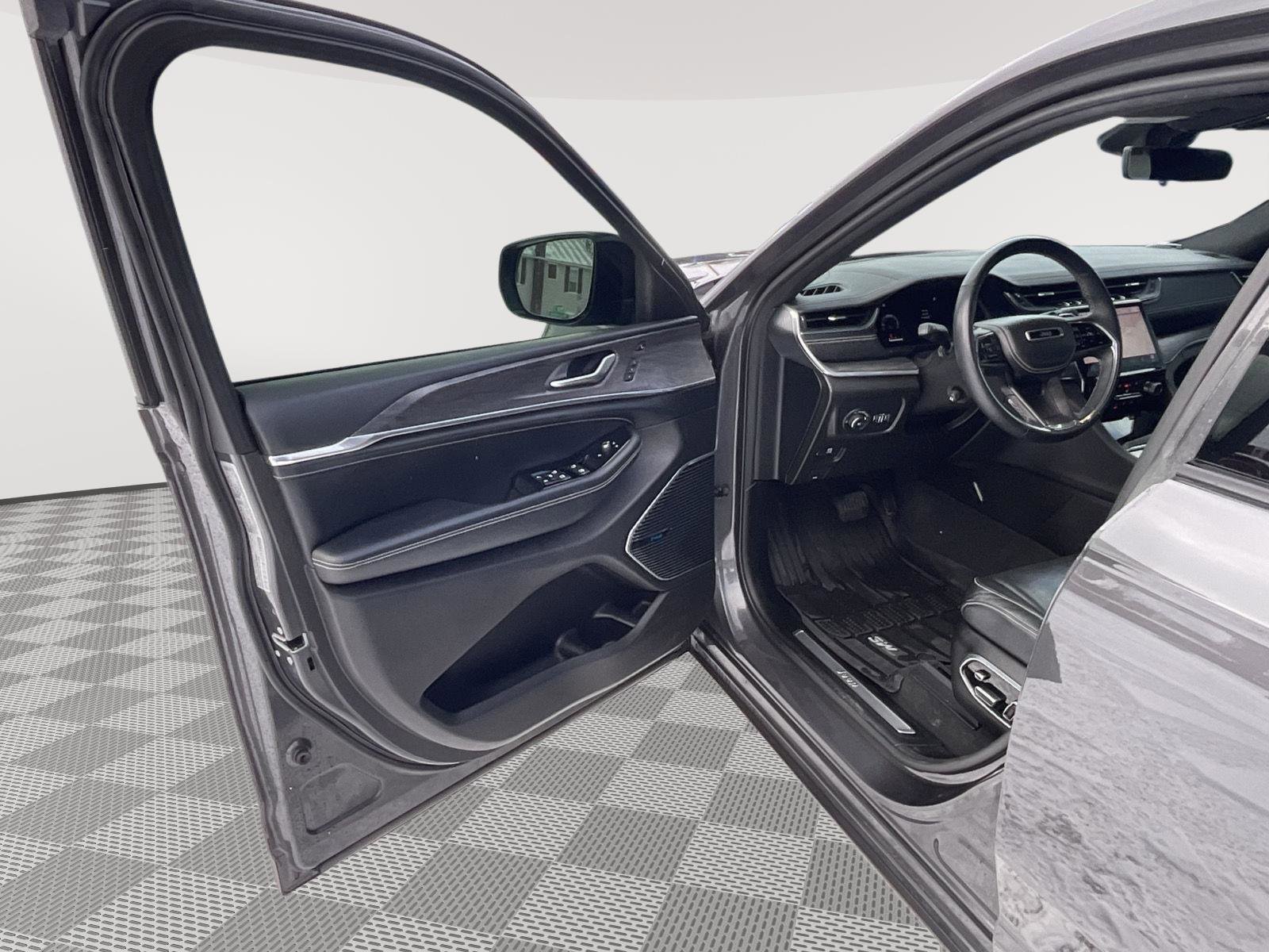 Used 2022 Jeep Grand Cherokee L Overland w/ Luxury Tech Group IV image 20