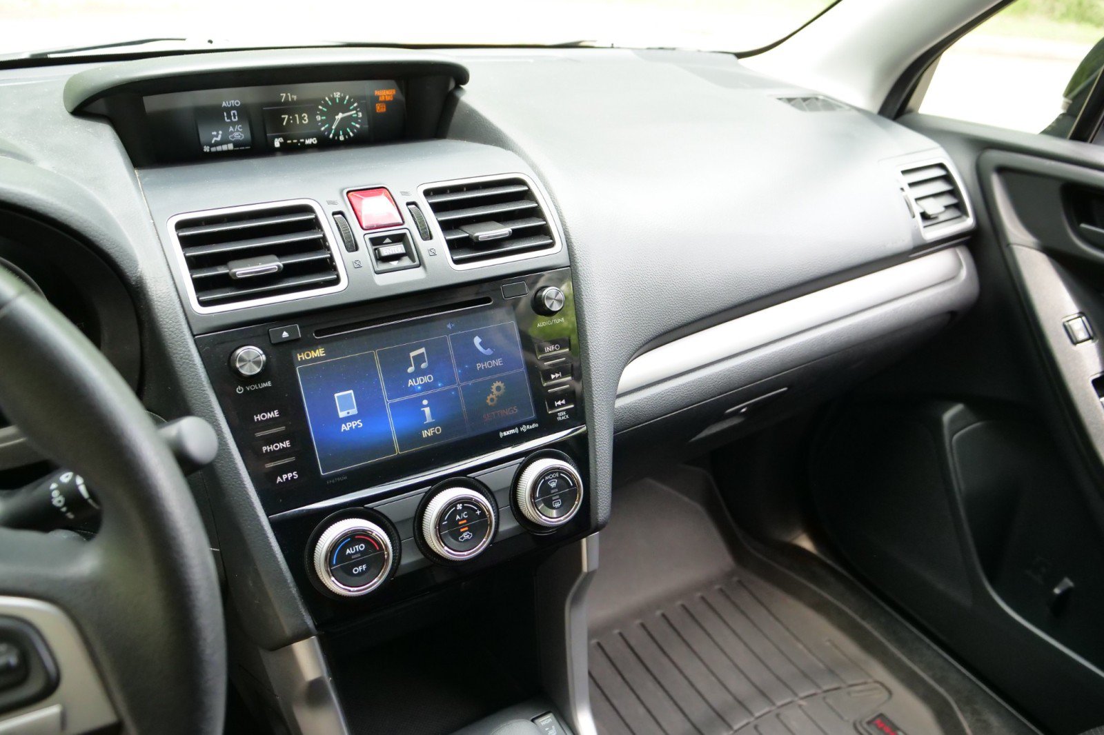 Used 2018 Subaru Forester 2.5i Premium w/ Protection Package #1 AWD/4WD image 8
