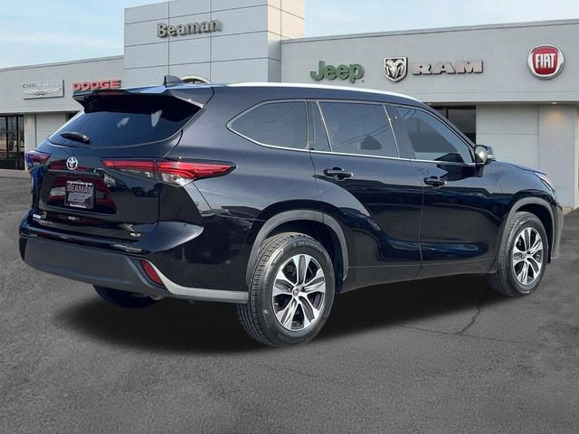 Used 2022 Toyota Highlander XLE FWD image 7