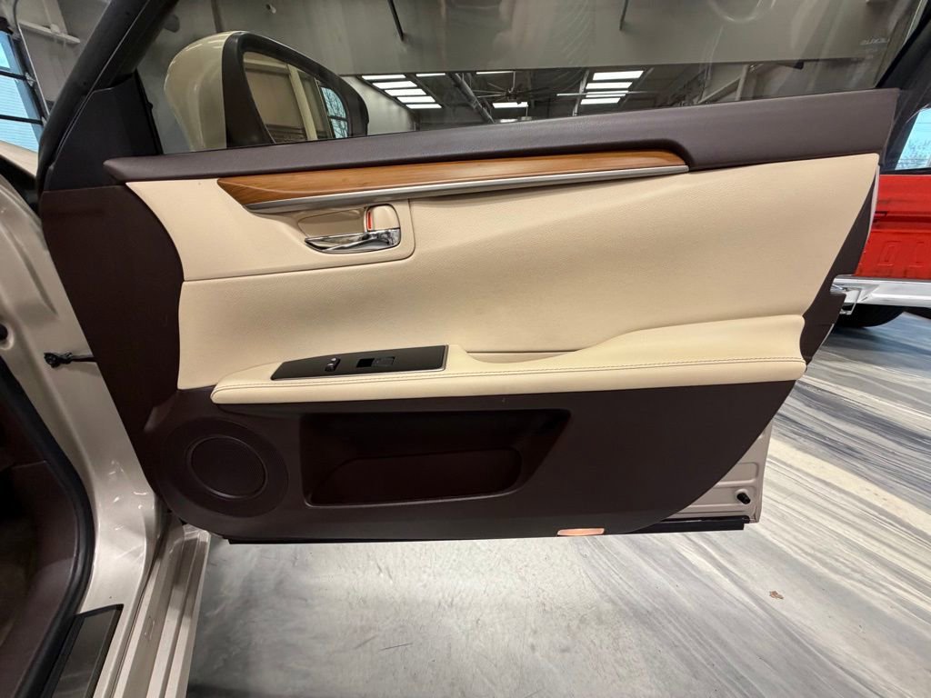 Used 2017 Lexus ES 300h w/ Luxury Package image 42