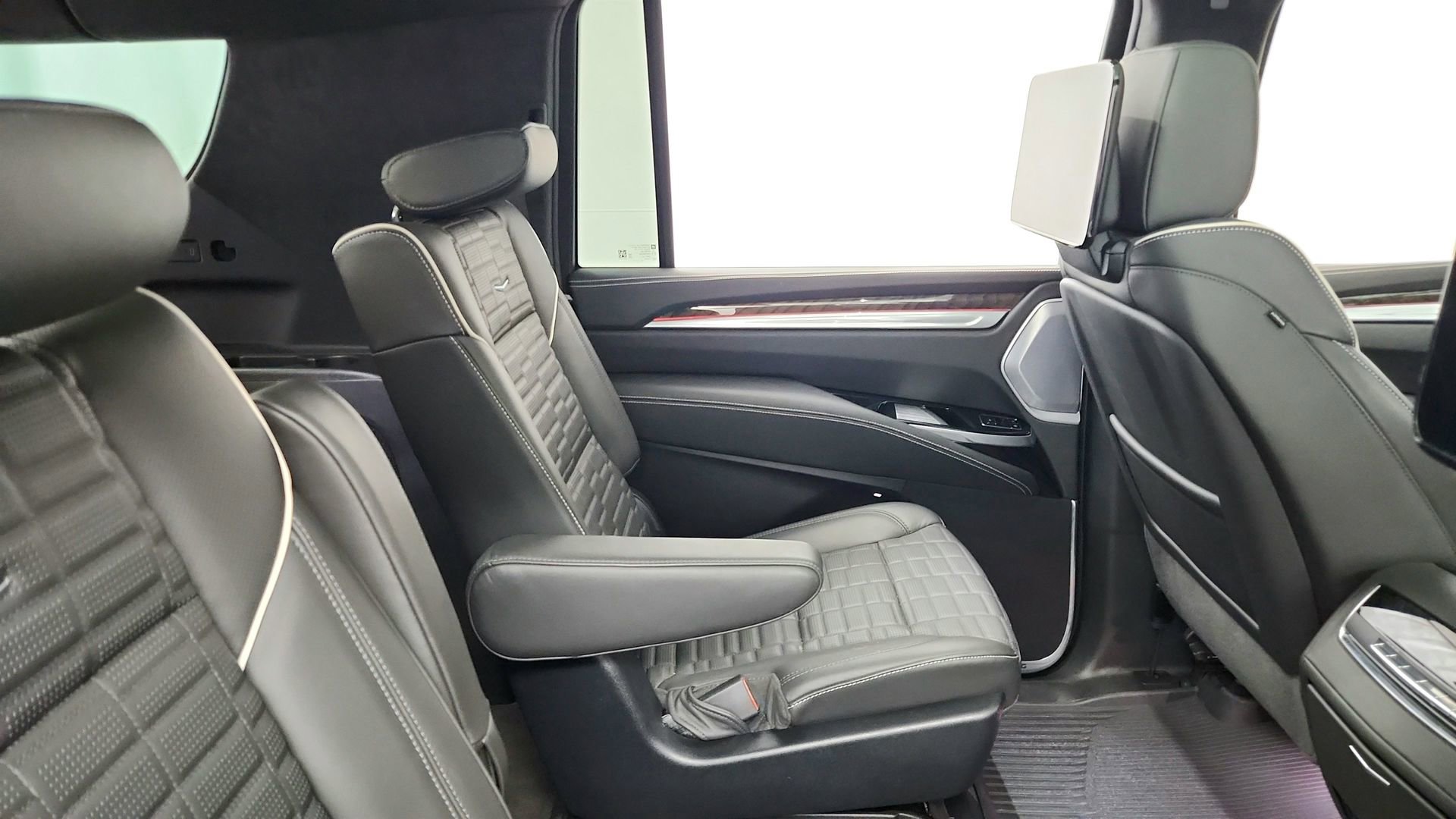 Certified 2025 Cadillac Escalade ESV Sport Platinum AWD/4WD image 29