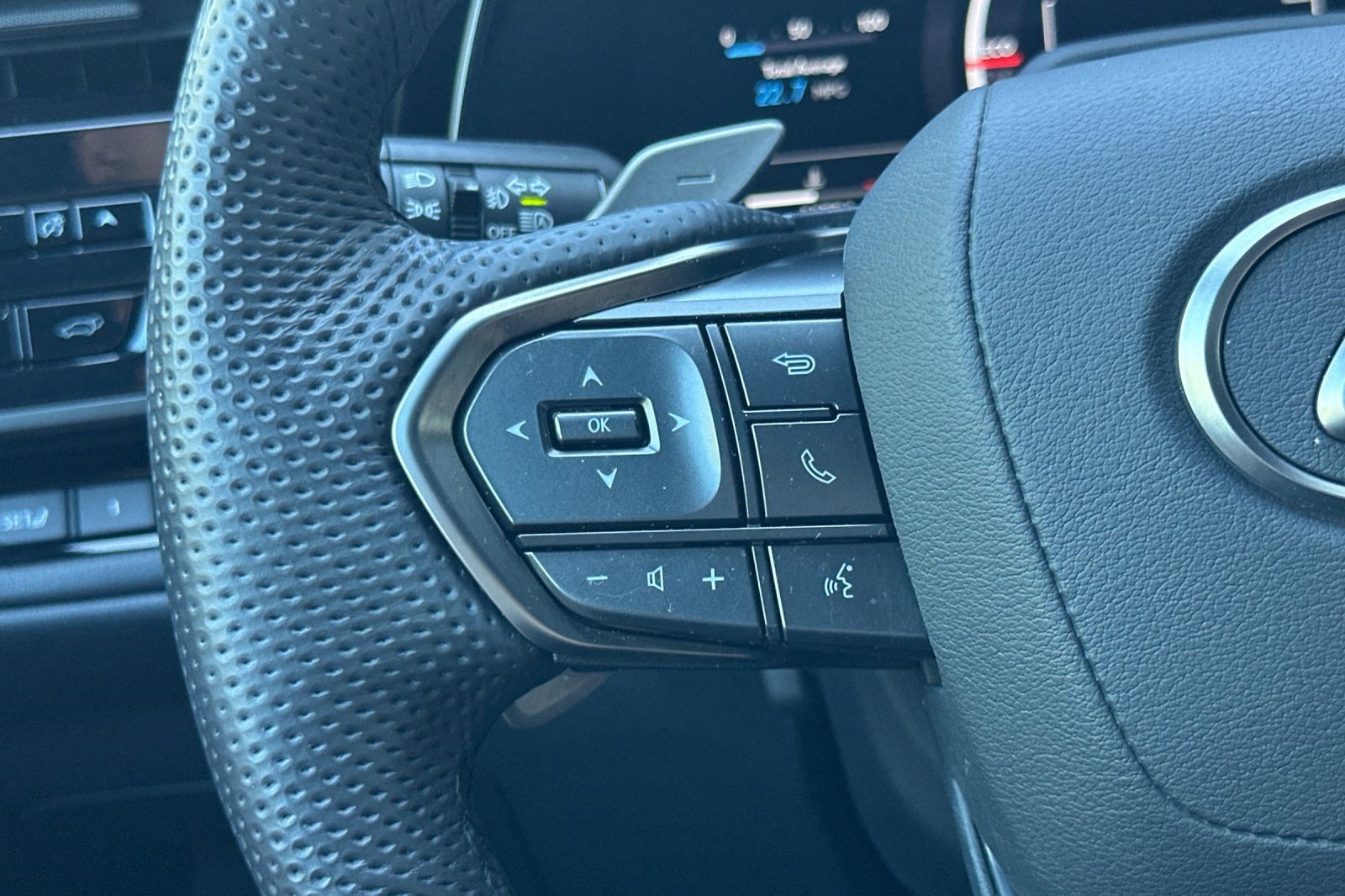 Used 2025 Lexus TX 500h AWD w/ Technology Package image 32