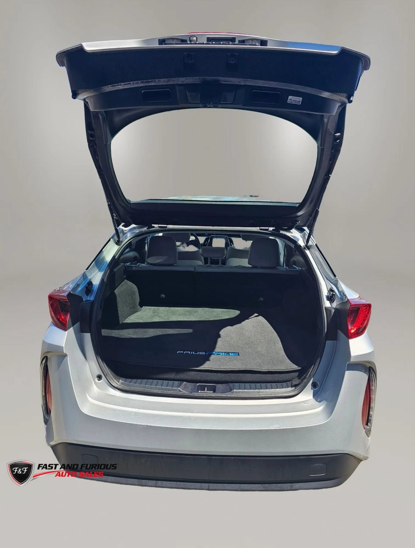 Used 2021 Toyota Prius Prime XLE w/ Carpet Mat Package (TMS) FWD image 32