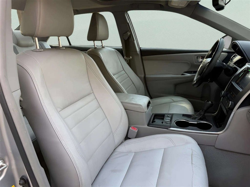 Used 2015 Toyota Camry XLE w/ Moonroof Package FWD image 21