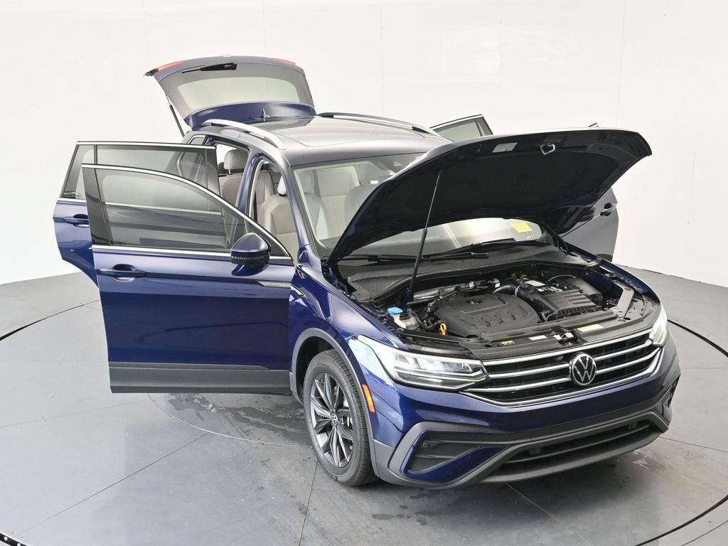 Used 2023 Volkswagen Tiguan SE w/ Panoramic Sunroof Package FWD image 38