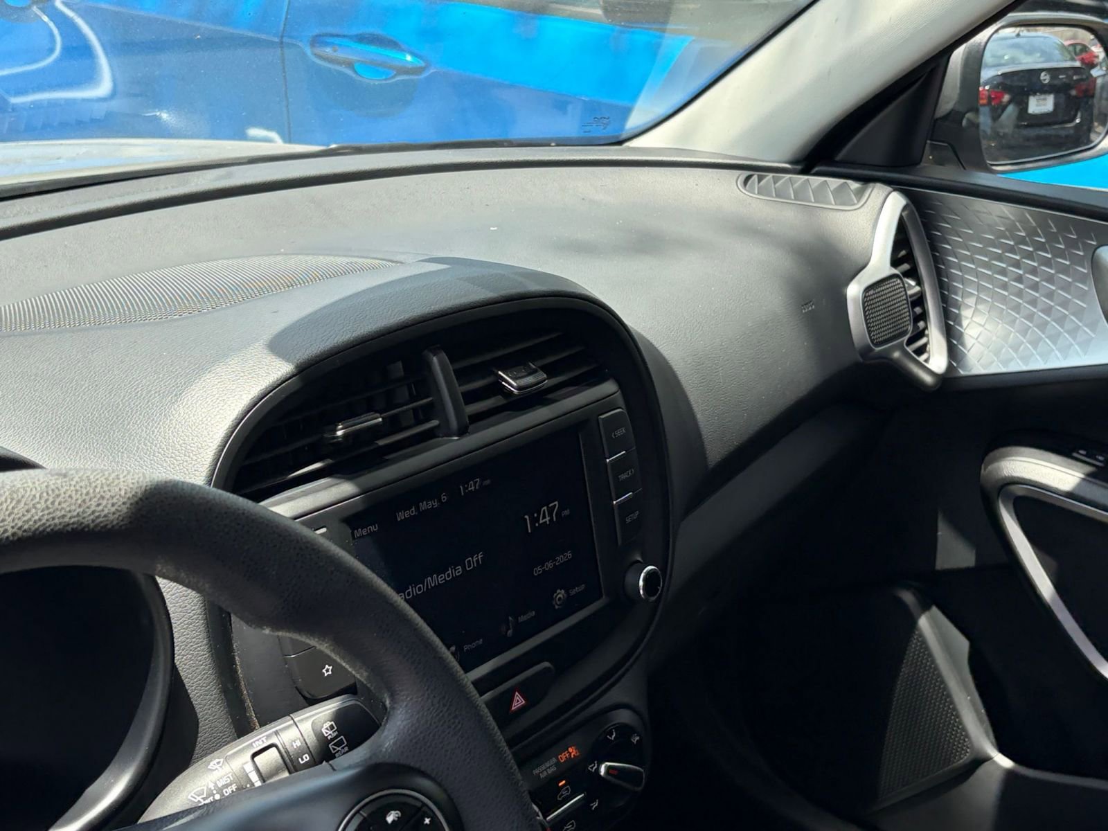 Used 2025 Kia Soul LX w/ LX Technology Package FWD image 33