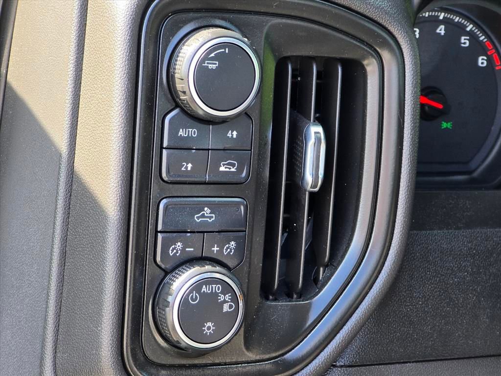 Used 2022 Chevrolet Silverado 1500 W/T w/ Trailering Package AWD/4WD image 8