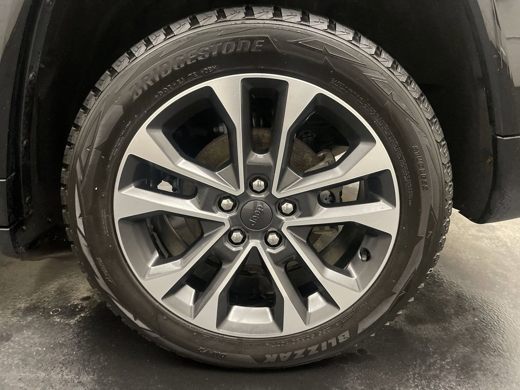 Used 2023 Jeep Grand Cherokee Overland w/ Advanced Protech Group III image 28