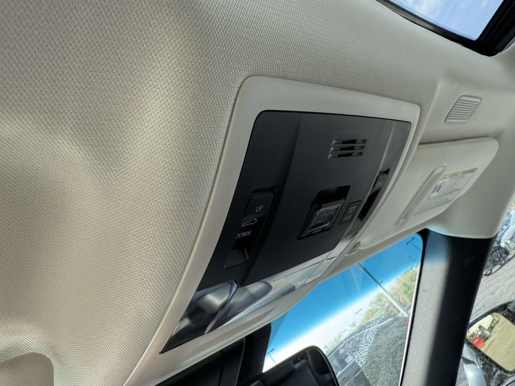 Used 2025 Lexus ES 350 w/ Premium Package image 26