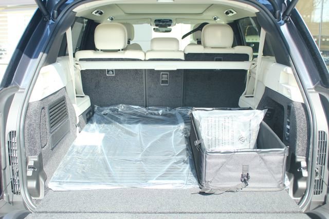 New 2026 Land Rover Range Rover Long Wheelbase SE image 12