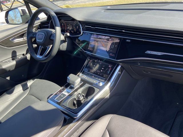 Used 2025 Audi Q7 3.0T Premium image 25