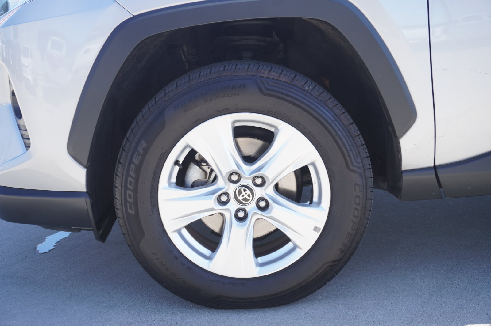 Used 2021 Toyota RAV4 XLE FWD image 21