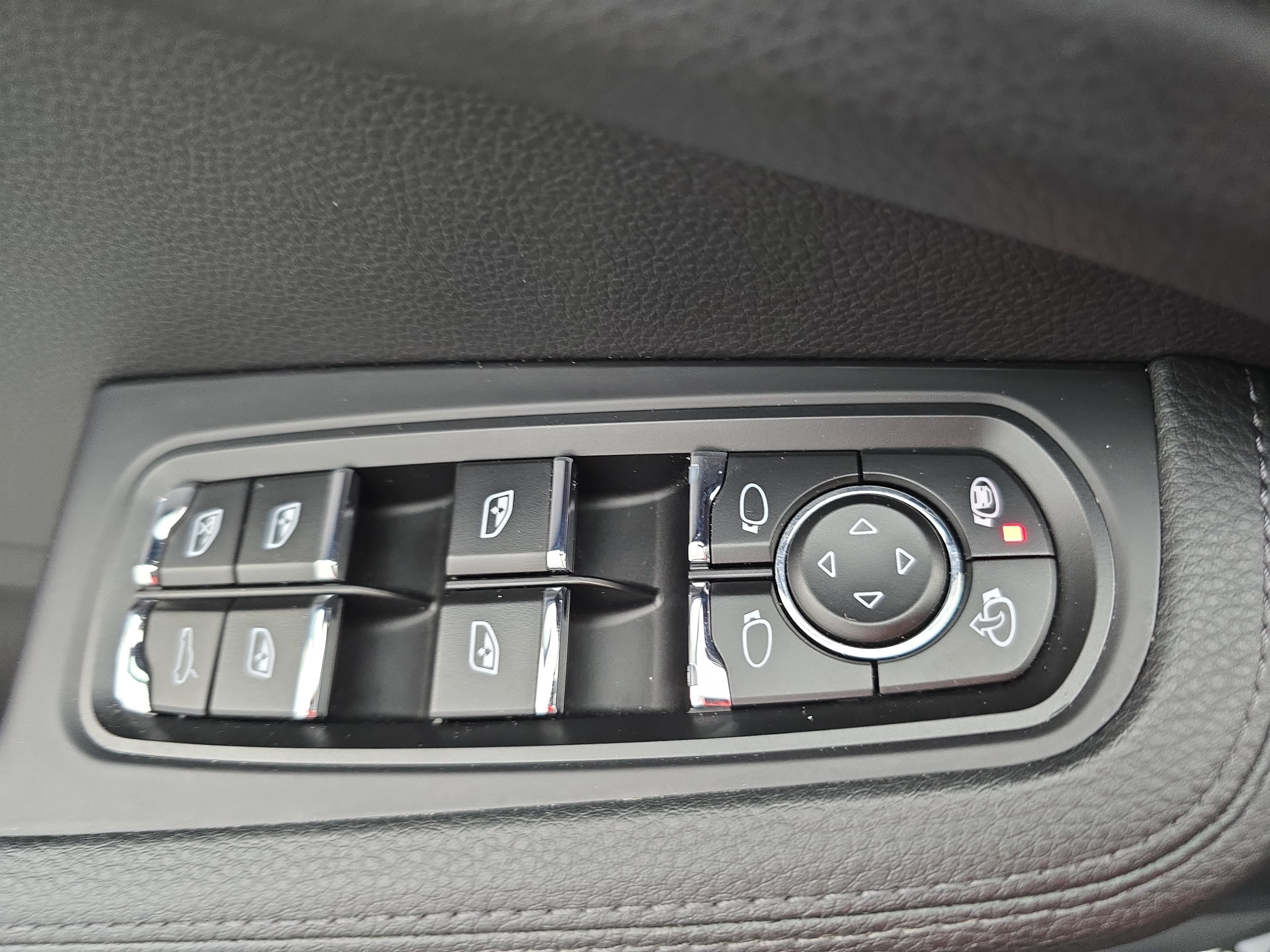 Used 2020 Porsche Macan AWD/4WD image 28