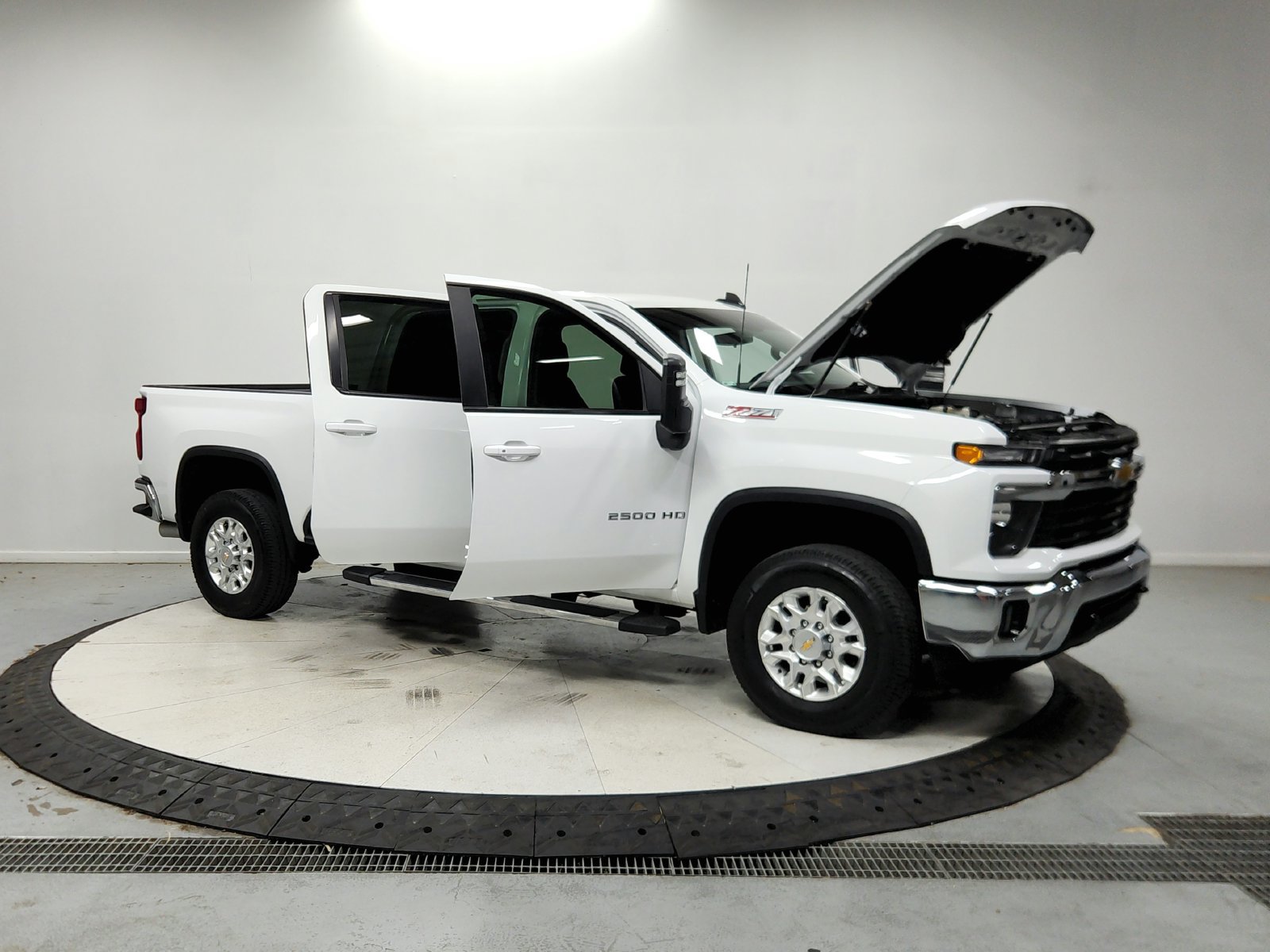 Used 2025 Chevrolet Silverado 2500 LT AWD/4WD image 10
