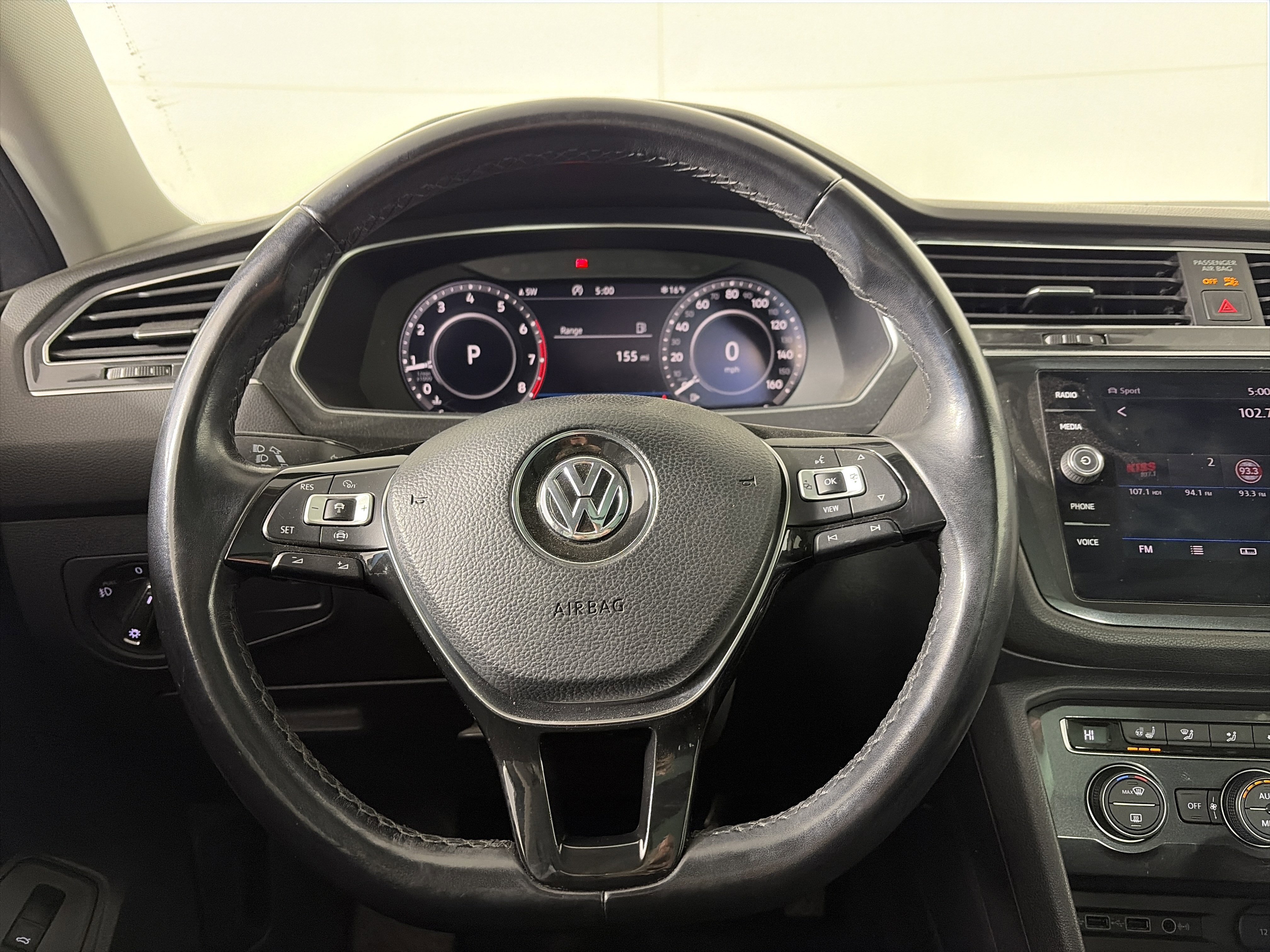 Used 2019 Volkswagen Tiguan SEL Premium image 28
