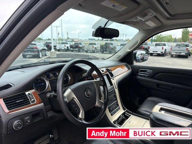 Used 2012 Cadillac Escalade Platinum AWD/4WD image 16
