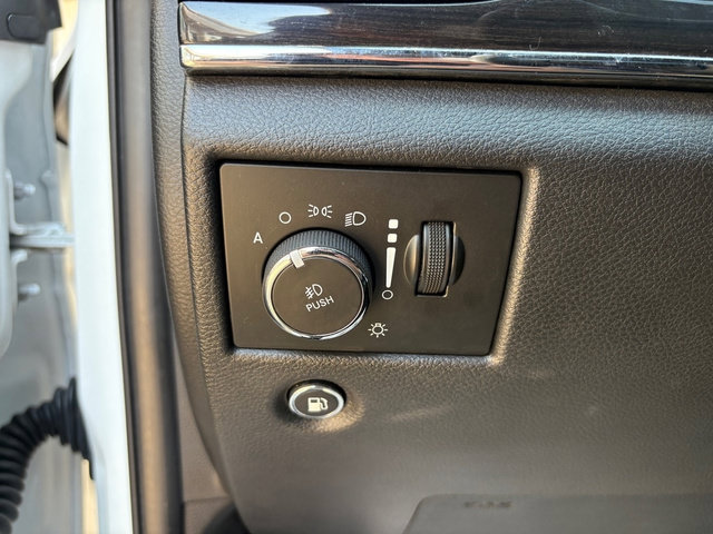 Used 2019 Jeep Grand Cherokee Overland AWD/4WD image 28