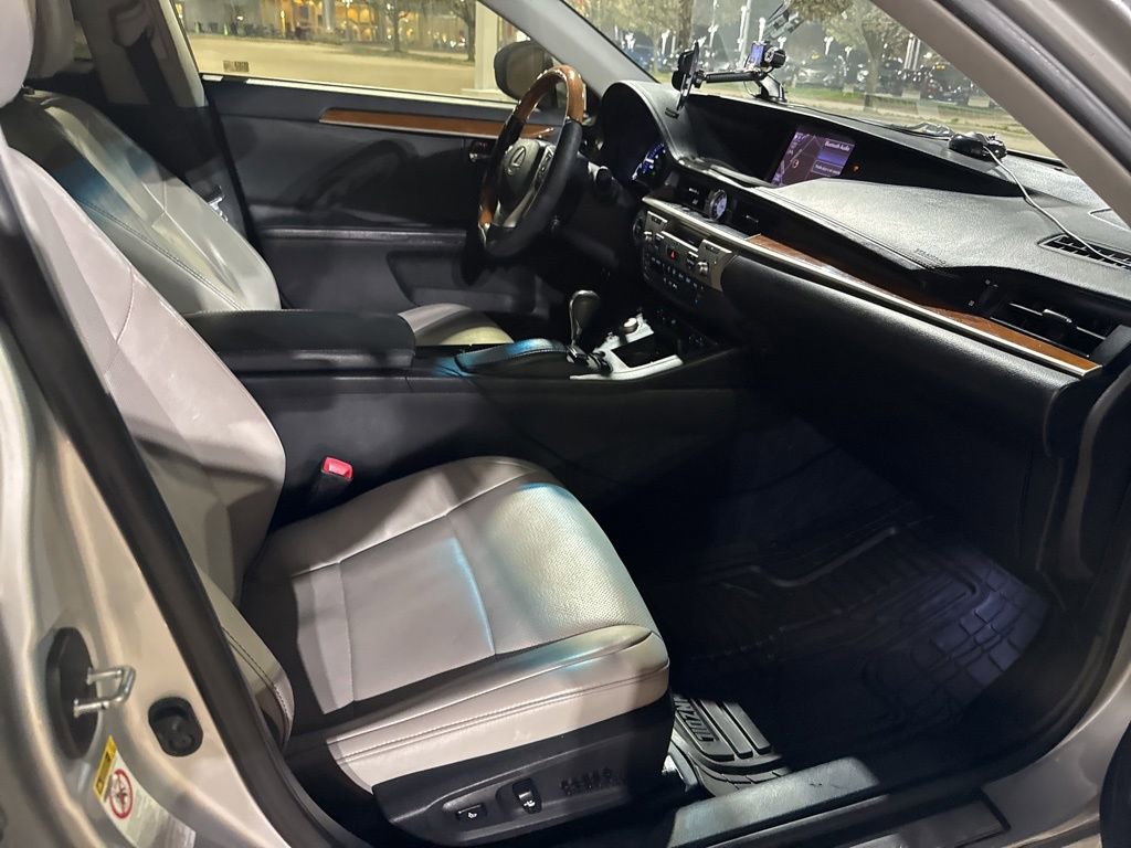 Used 2013 Lexus ES 300h w/ Luxury Pkg FWD image 17