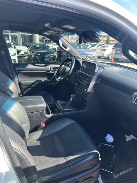 Used 2023 Lexus GX 460 Luxury w/ Sport Design Package AWD/4WD image 7